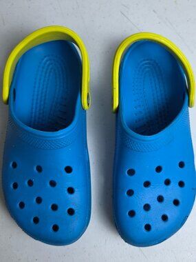 Crocs Classic Clog Blue Yellow Strap Women's Size 8 Men's Size 6